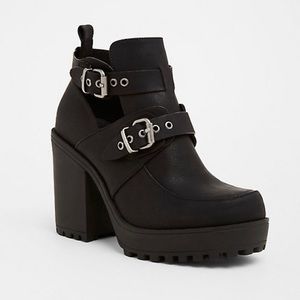 Oxford cutout booties